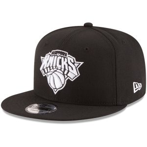 New York Knicks New Era Black & White Logo 9FIFTY Adjustable Snapback Hat